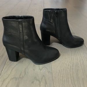 vionic kennedy ankle bootie